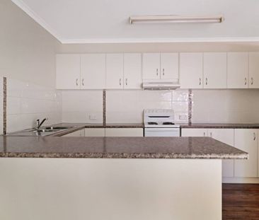 Neat & Presentable 3-Bedroom Unit in Leafy East Toowoomba - Photo 6