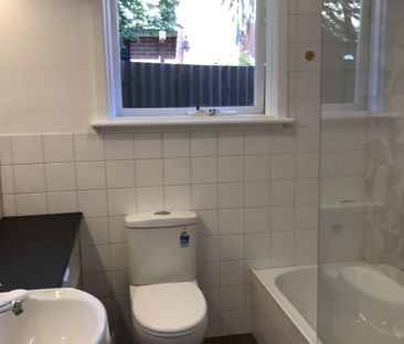 2/4 Highett Place, Fitzroy, VIC 3065 - Photo 2