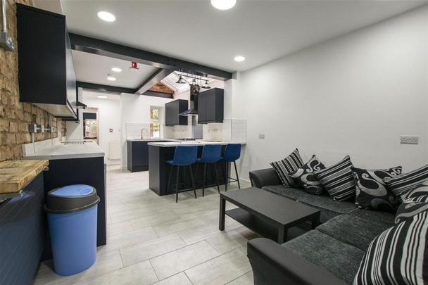 6 bedroom house to rent - Photo 1