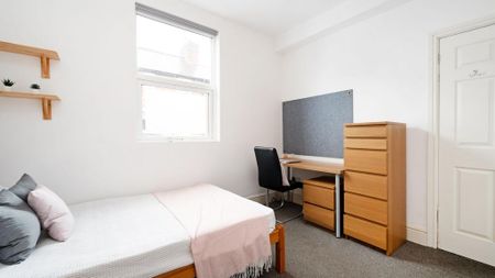 4 bedroom terraced house to rent - Photo 4