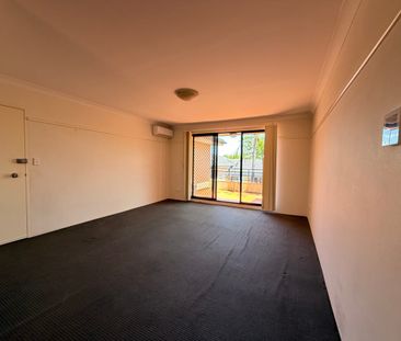 Spacious modern 3-bedroom apartment with amenities - Photo 1