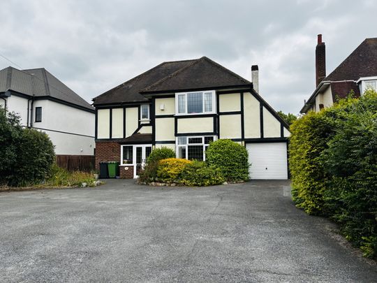 3-Bedroom Detached House, Topsham Road, backing onto golf course. - Photo 1