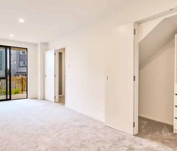 Private Self-Contained Studio in Modern Townhouse - Photo 1