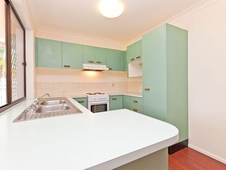 Lovely 3 Bedroom Low Set Home in the Heart of the Bayside - Photo 4