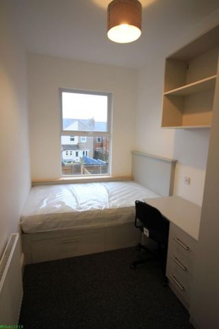 4 bedroom terraced house to rent - Photo 3