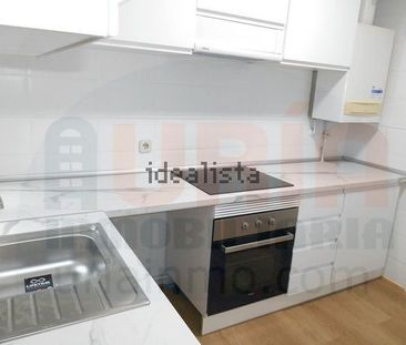 Alquiler de piso en Calle Fernando Vela - Photo 1