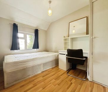 Magna Road, Englefield Green, Egham, Surrey, TW20 0PN - Photo 2