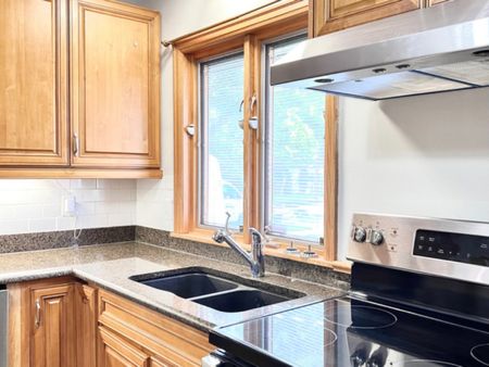 Spacious 3 Bed 1 Bath Home | 3308A Ashburn Avenue West End Halifax | $2295 Available Now - Photo 4