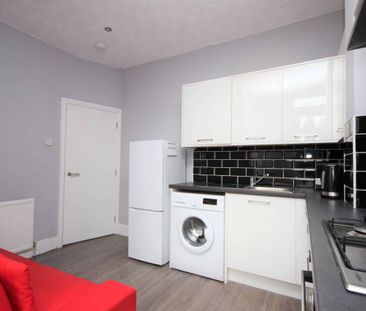 Room , Southbourne Street - Photo 5