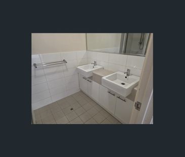 Modern UNFURNISHED 3 bedder AVAILABLE now ! - Photo 6