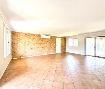 Neat and tidy 3 bedroom home with Split system air conditioning! - Photo 4