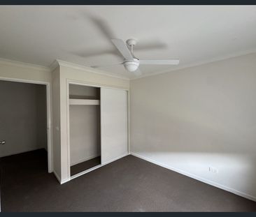 Large modern family home - Photo 3