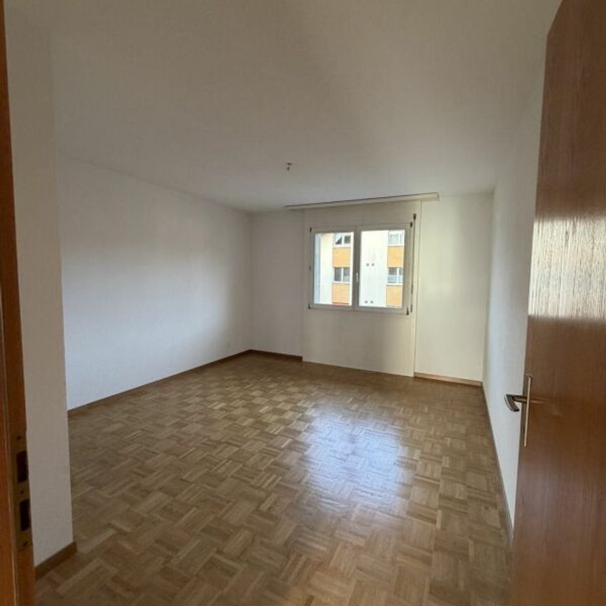 Helle 3,5 Zimmer mit grossem Balkon - Photo 1