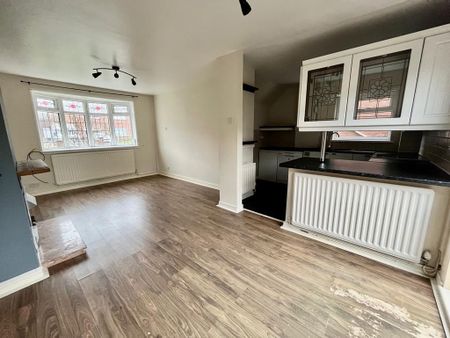 2 bedroom semi-detached house to rent - Photo 3