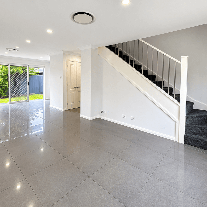 Modern townhouse - Photo 1