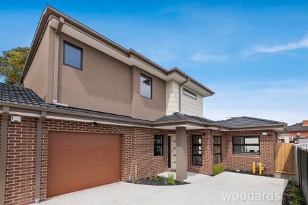 SOPHISTICATED TOWNHOUSE LIVING - Photo 5