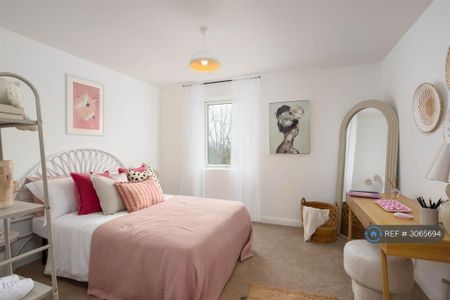 4 bedroom detached house to rent - Photo 4