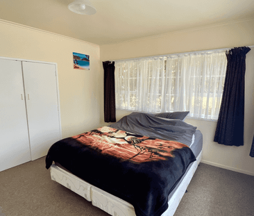 Spacious two-bedroom unit in St Johns! - Photo 2