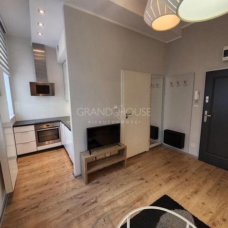 Komfortowe 2 pokoje w centrum z windą i piwnicą. - Zdjęcie 2