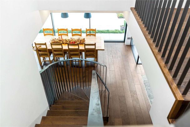 A stunning extended and meticulously refurbished house on arguably one of West Putney's prettiest streets. - Photo 1