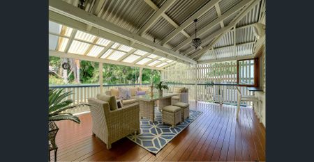 LOW MAINTENANCE LARGE FAMILY HOME WITH POOL - Photo 2