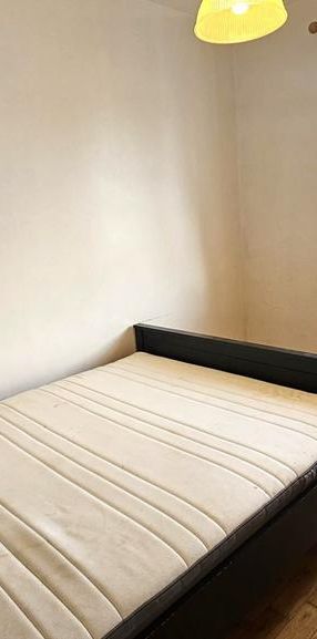 1 bedroom in a flat share to rent - Photo 2