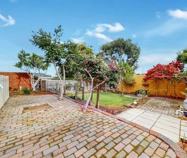 5 Hampton Road, Essendon West - Photo 2