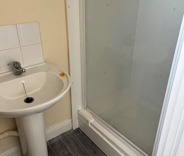 Studio Flat, High Road, IG1 - Photo 5