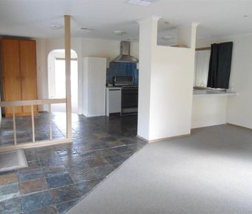 charming 3 bedroom home - Photo 1