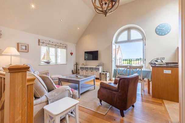 2 bedroom end of terrace house to rent - Photo 1