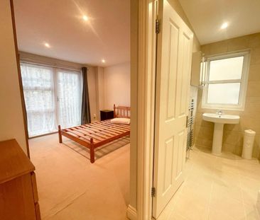 2 bedroom Flat To Let - Photo 6