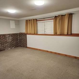 1 bedroom basement suite - Photo 1