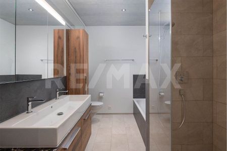 Neuwertige, moderne Wohnung mit verglaster Loggia und schöner Fernsicht - Photo 4