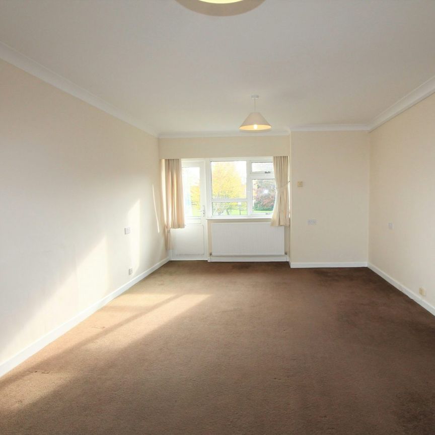 Flat to rent on - Photo 1