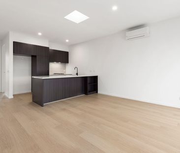 Modern Living Meets Contemporary Design - Photo 4