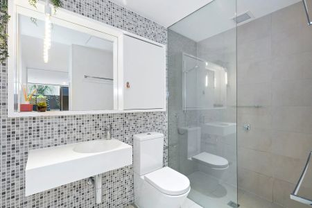 Contemporary space, chic style and spectacular courtyard! FULLY FURNISHED - Photo 5