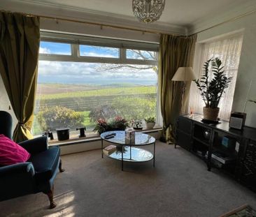 2 Bed Bungalow, Warren Close, BN2 - Photo 2