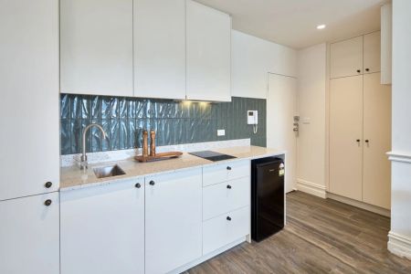 Beautifully Transformed European Style Studio - FURNISHED - Photo 2