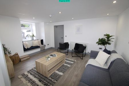 1 bedroom in a house share to rent - Photo 2