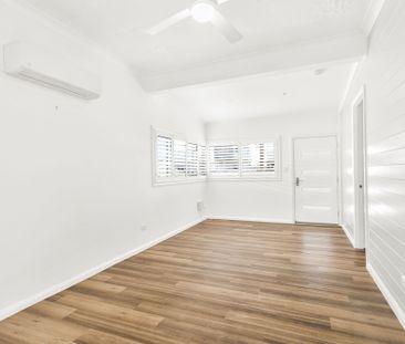 Charming Coastal Cottage - Perfectly Positioned for Summer - Photo 2