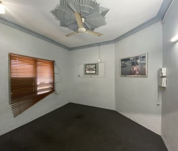 Studio Apartment In The City With A Pool - Photo 1