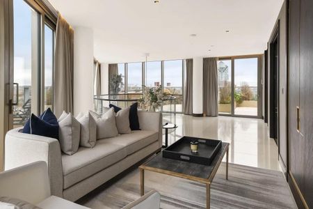 An exceptional Duplex Penthouse apartment in Chelsea Creek Tower. - Photo 4