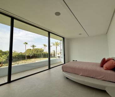 Semi-Detached House in Nueva Andalucía - Photo 1