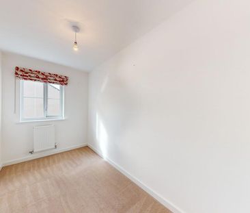 4 bedroom semi-detached house to rent - Photo 1