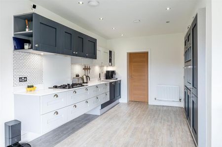 5 bedroom detached house to rent - Photo 3