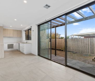 NEAR NEW CONTEMPORARY TOWNHOUSE (Enter via Catherine Ave) - Photo 6