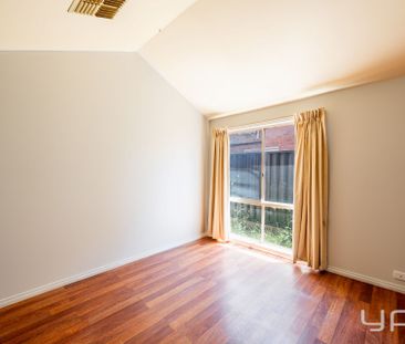 Large Family Home! - Photo 4