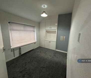 3 bedroom semi-detached house to rent - Photo 6