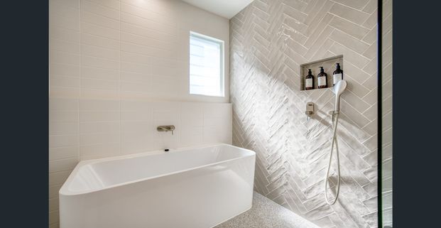 3 Bedroom Luxury House 6 week Lease, Available 10/11/25- Fully Furnished inclusive of Gym access - Photo 1