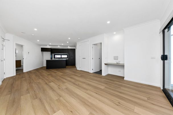 9/2 Howard Court, Clayton - Photo 1